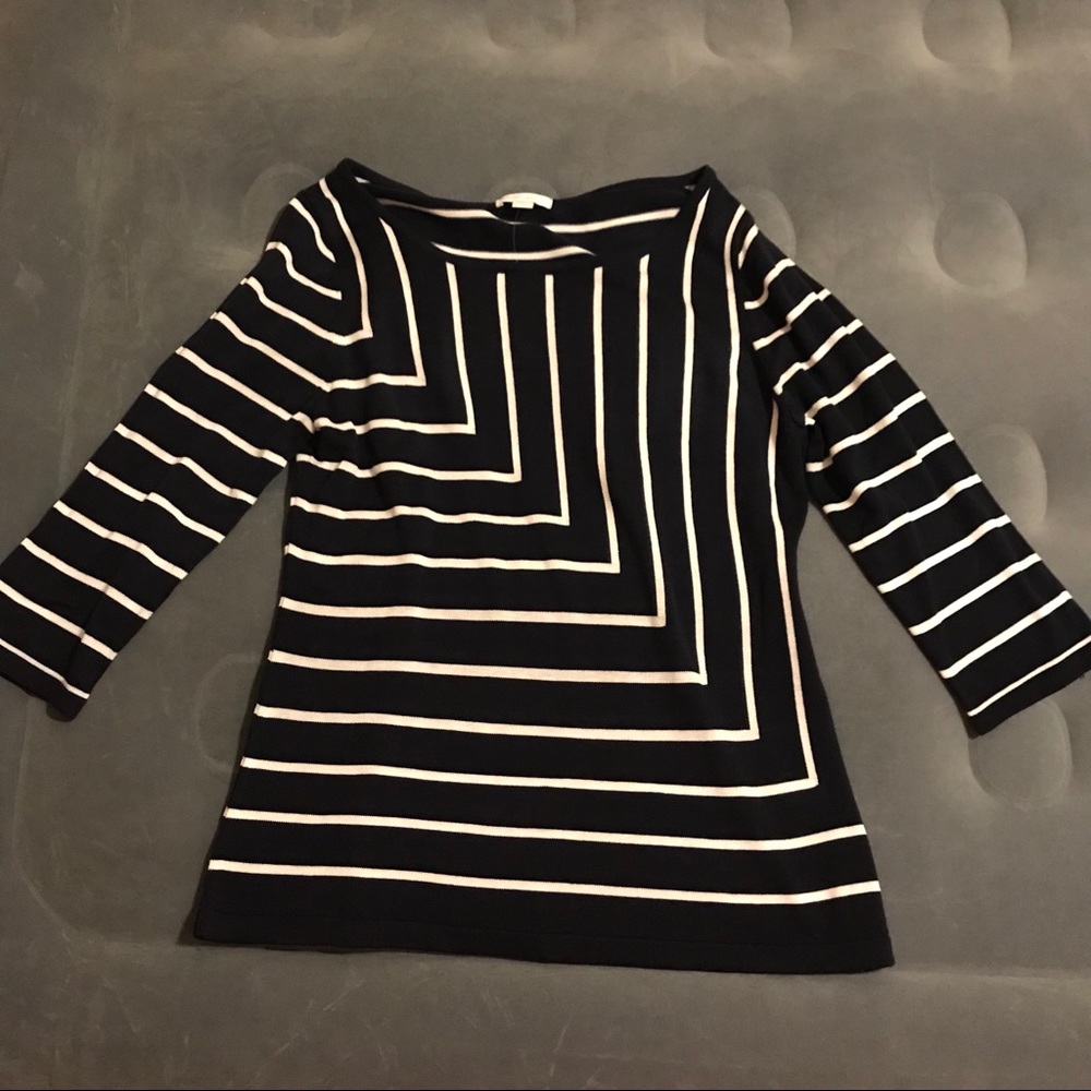 American Eagle Large Navy and White Sweater